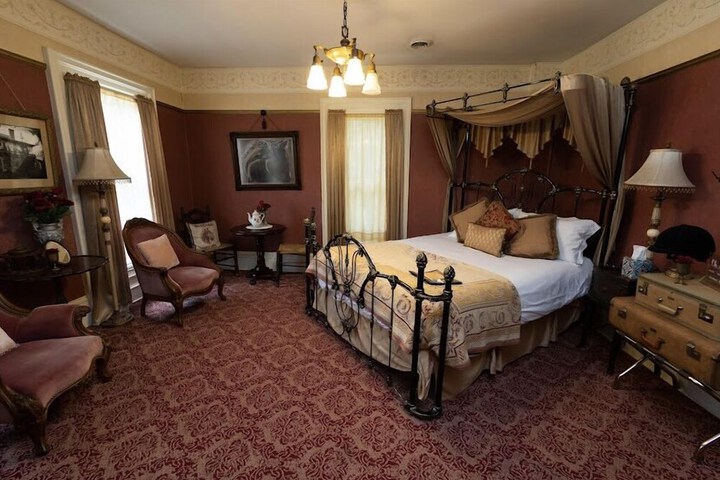 Room 16 of 31