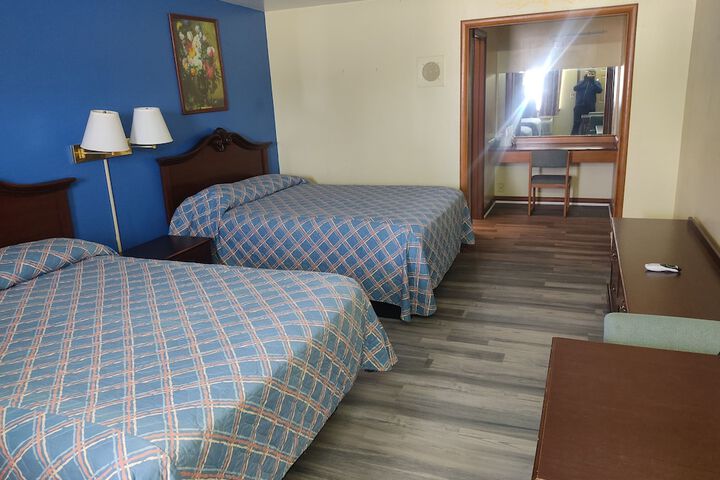 Room 15 of 28