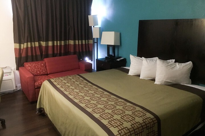 Room 17 of 35