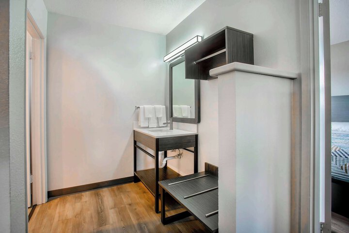 Room 26 of 34