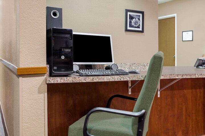 Business Center 34 of 36