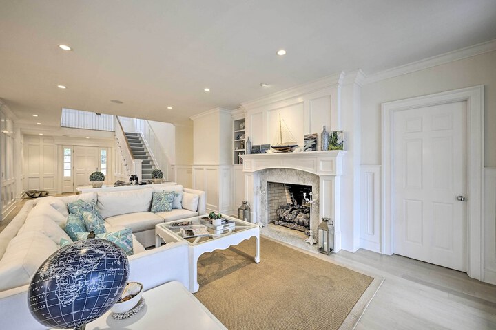 Shelter Island Retreat w / Outdoor Pool!
