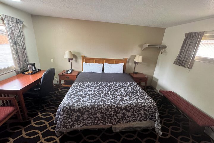 Room 10 of 13