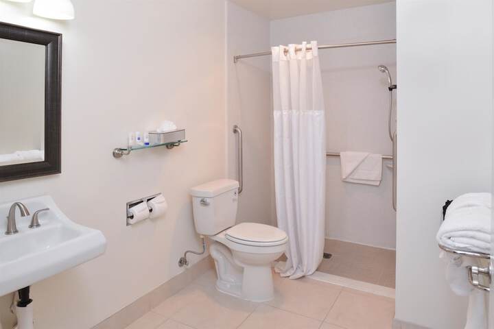 Room 8 of 37
