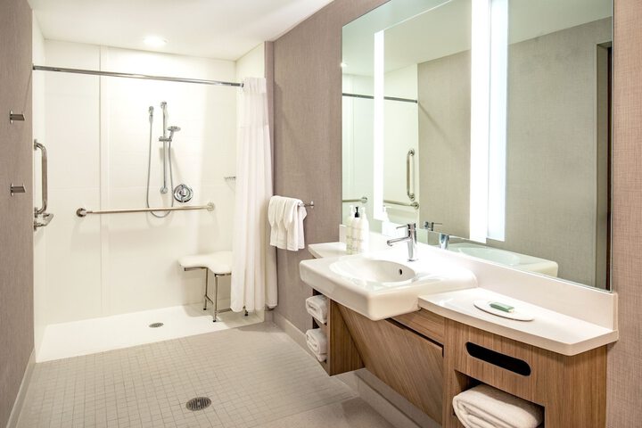 Room 12 of 25