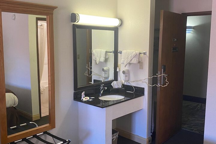 Room 14 of 36