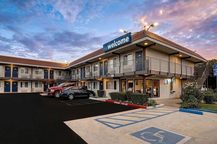 Hotel 2 of 27