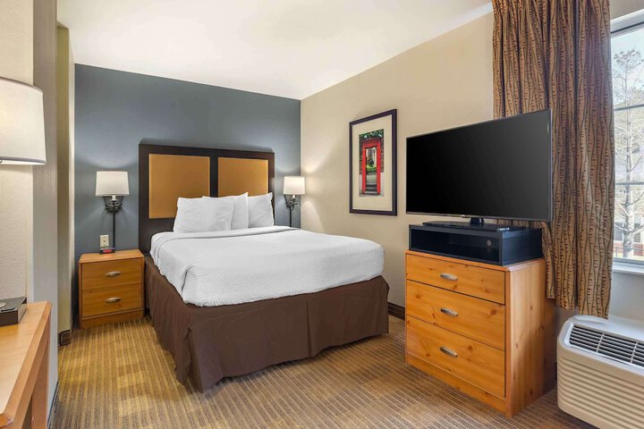 Room 17 of 27