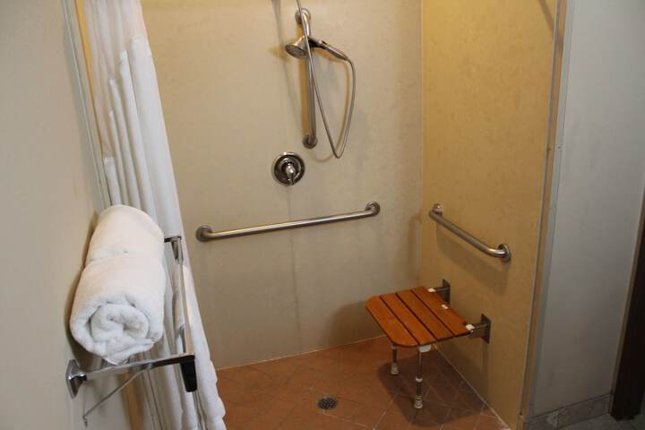 Holiday Inn Express & Suites Sedalia by IHG