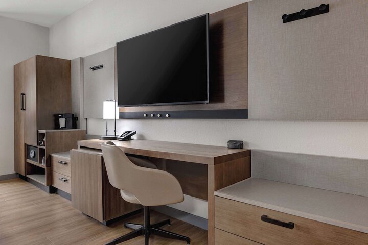 Room 41 of 68