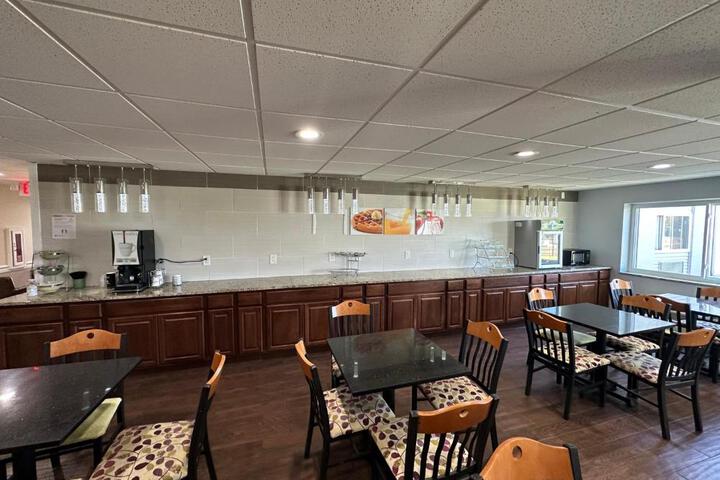 I65 studio suites