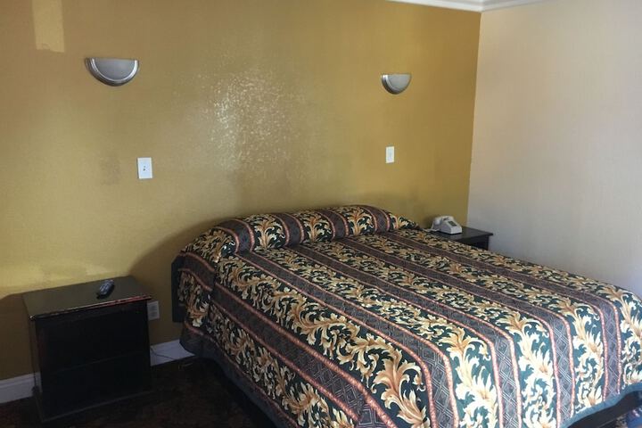 Room 17 of 37
