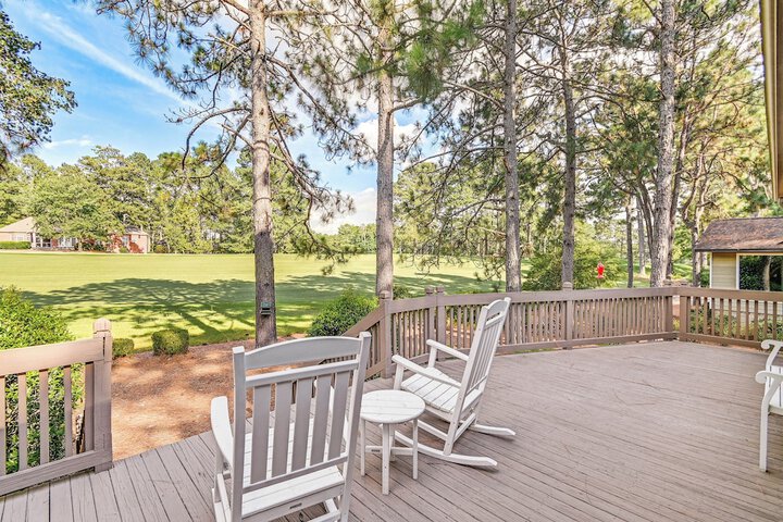 Charming Pinehurst Getaway w / Golf Course View!