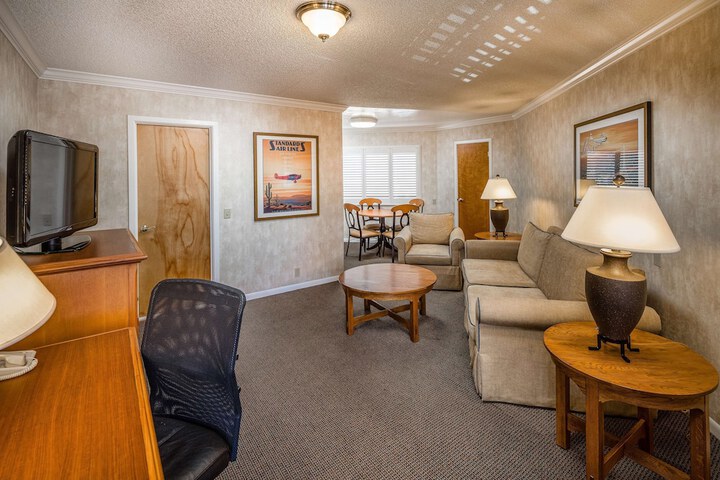 Room 30 of 47