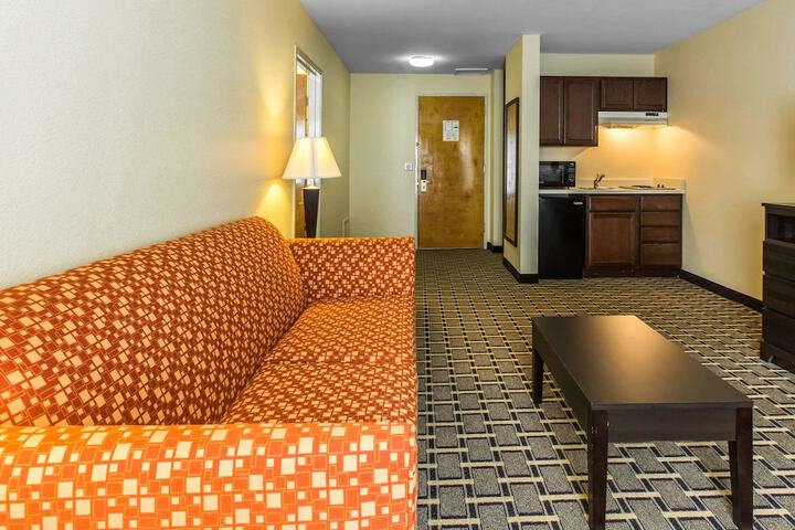 Room 11 of 32