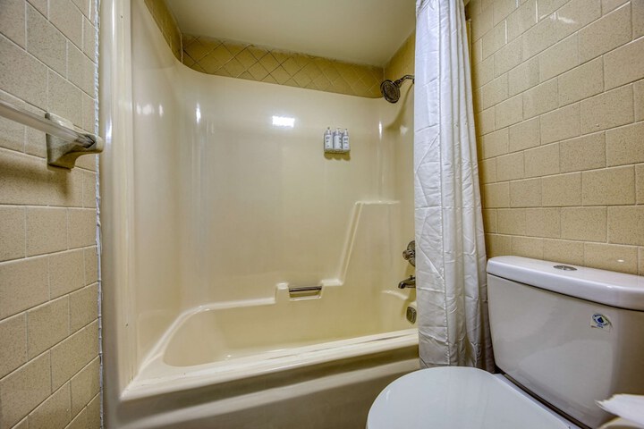 Room 6 of 14