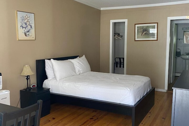 Reynolds House Inn & Motel