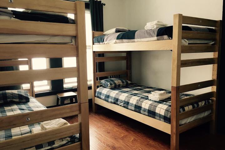 Room 32 of 40