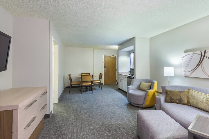 Room 22 of 37