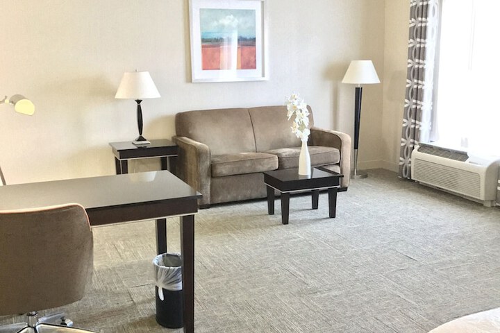 Room 33 of 59