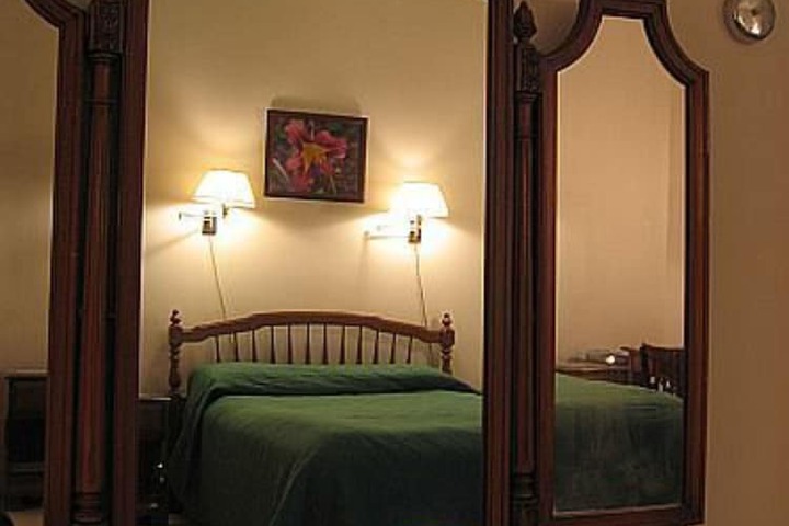 Room 26 of 38
