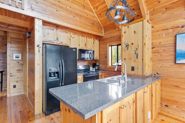 Lakefront Keowee Home w / Dock 14 Mi to Clemson