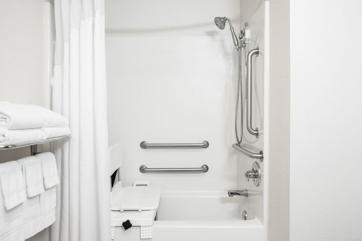 Holiday Inn Express Hotel & Suites Clinton by IHG