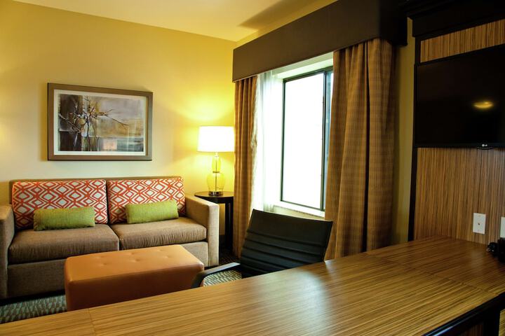 Room 11 of 27