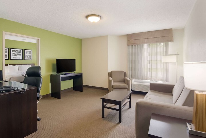 Room 10 of 28