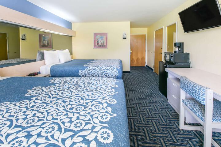 Room 8 of 18