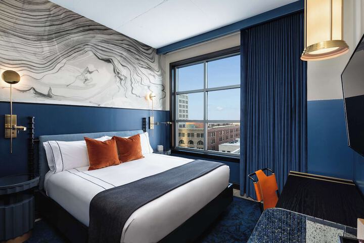 Room 52 of 67
