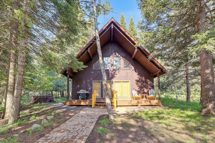 Beautiful Mccall Cabin: Perfect for Families!