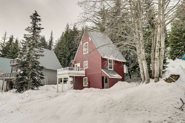 Snoqualmie Pass Cabin w / Deck: Walk to Ski Lift