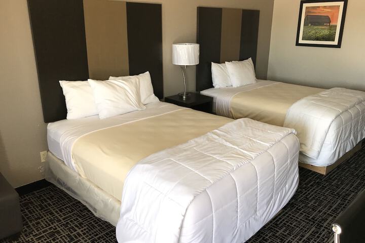 Days Inn by Wyndham Grove
