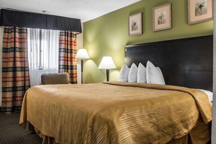 Room 6 of 27