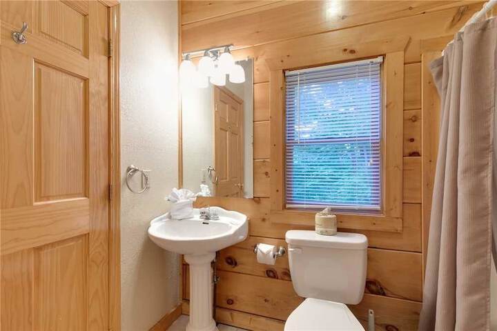 Unbridled Spirit Five Bedroom Cabin