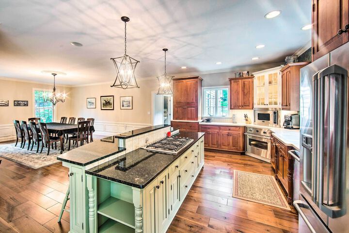 Extravagant Atglen Manor w / Private 60-acre Land!
