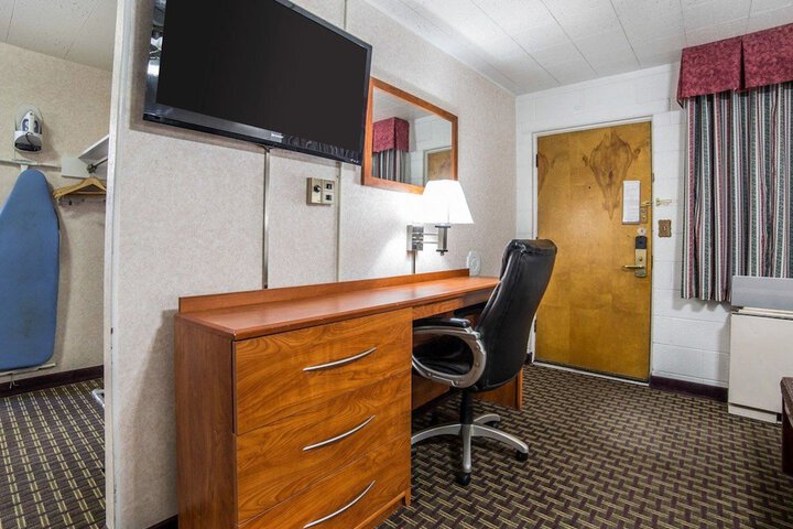 Room 8 of 25