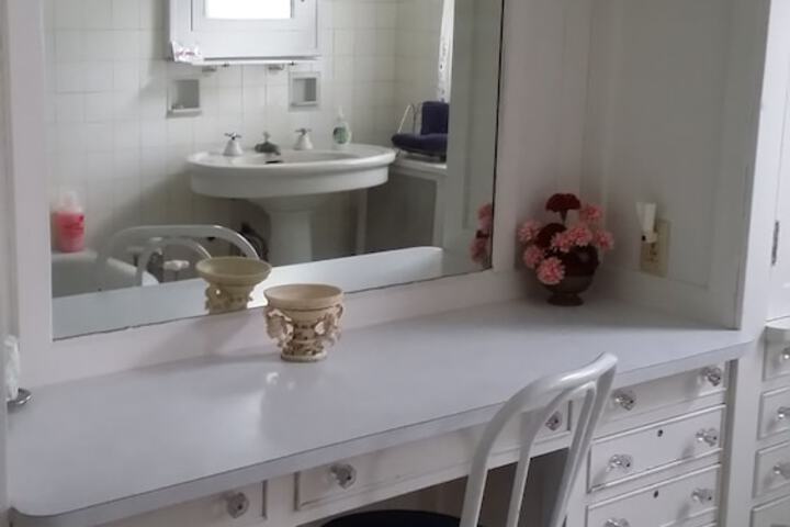 Chestnut Charm Bed & Breakfast