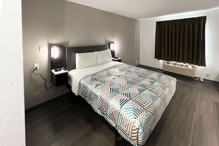 Room 28 of 44