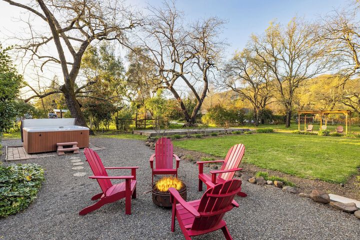 Valley of the Moon by Avantstay Tranquil Escape Large Yard w / Hot Tub & Fire Pit