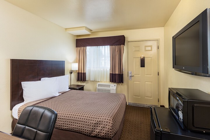 Room 12 of 32