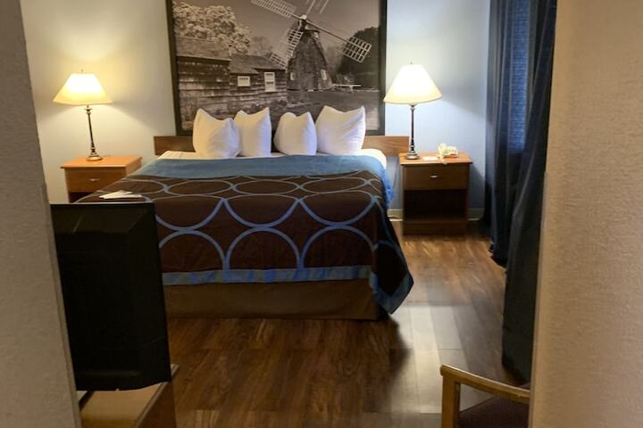 Room 14 of 21