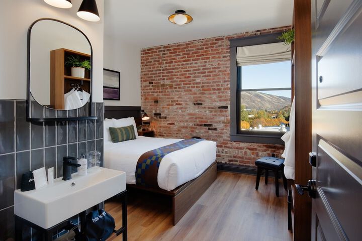 Lightwell Hotel & Spa