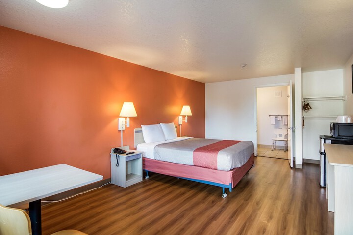 Room 22 of 34