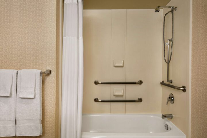 Room 10 of 34