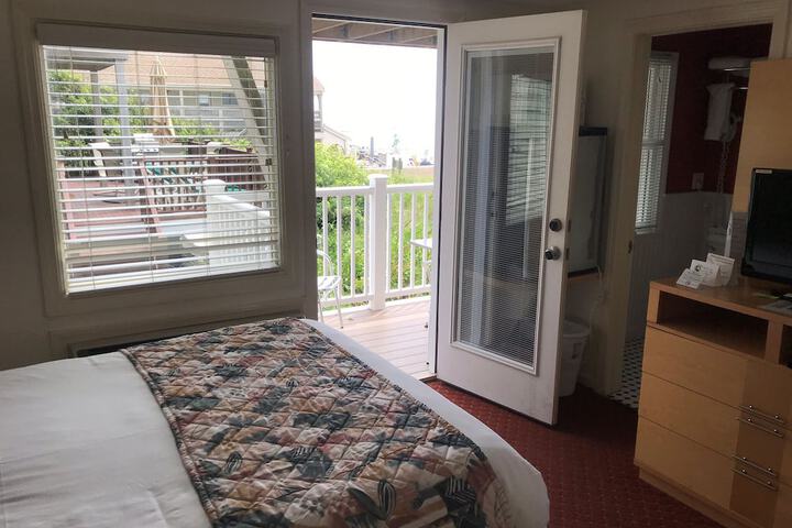 The Corsair & Cross Rip Oceanfront Resort