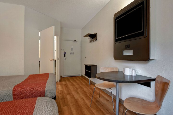 Room 19 of 34