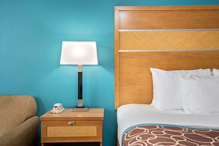 Room 30 of 41