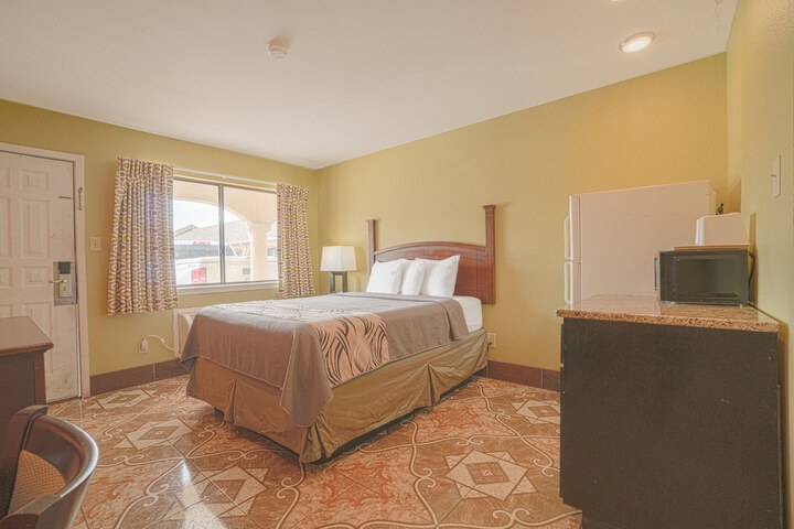 Room 27 of 43